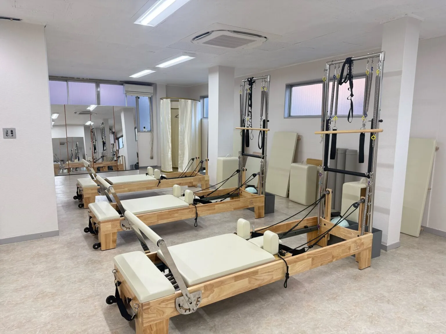 Pilates Mee 金町店の内観