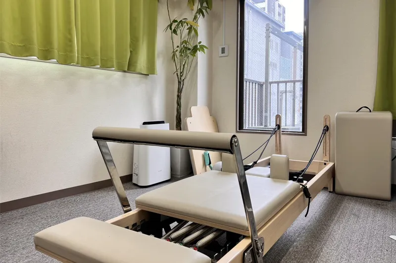 Apple Pilates 府中店の内観
