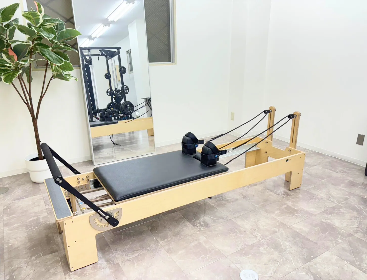 マシンピラティスWELL-FIT 勝どき店の内観